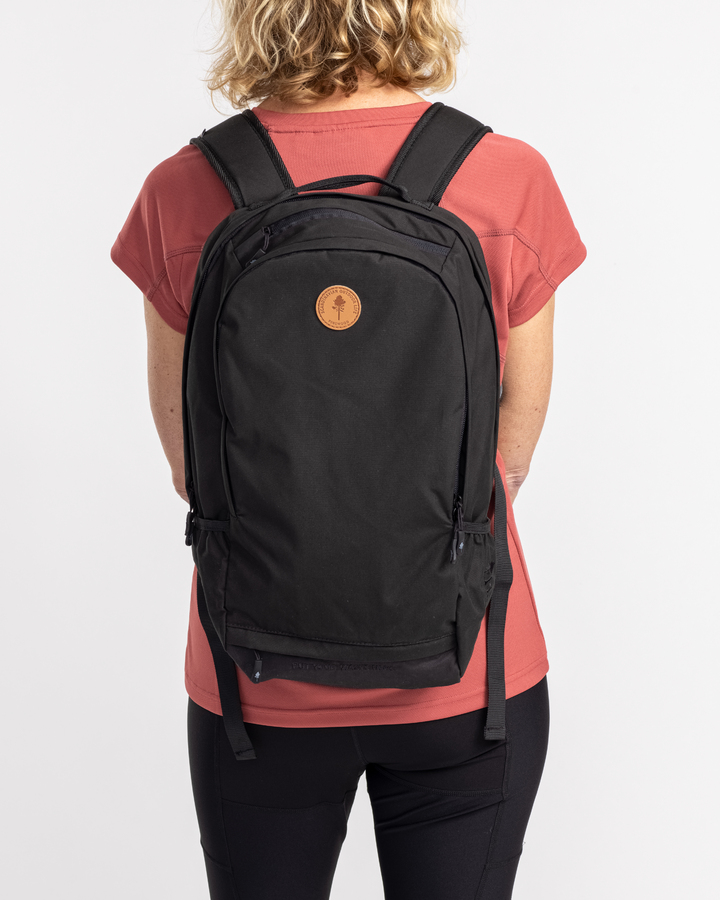 pinewood daypack 22l blk 2
