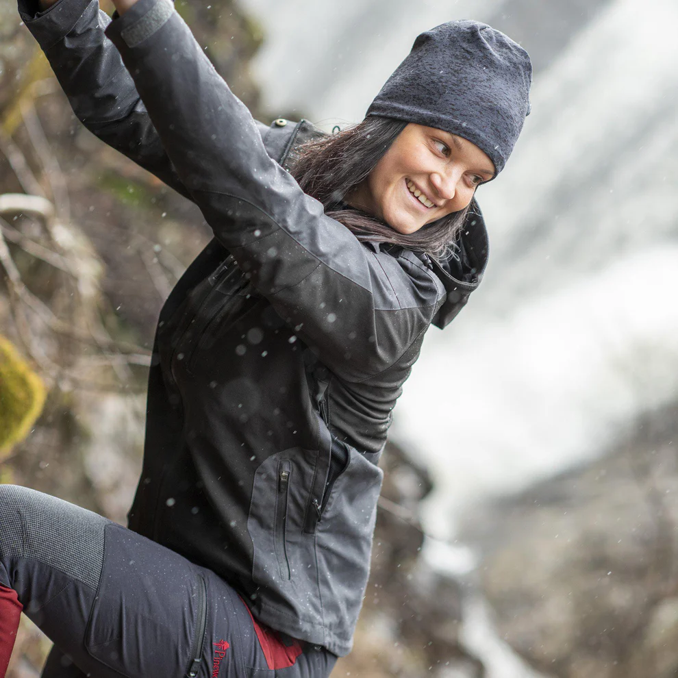 3300-407-40_Pinewood-Womens-Jacket-Finnveden-Hybrid-Extreme_Black-Dark-Anthracite